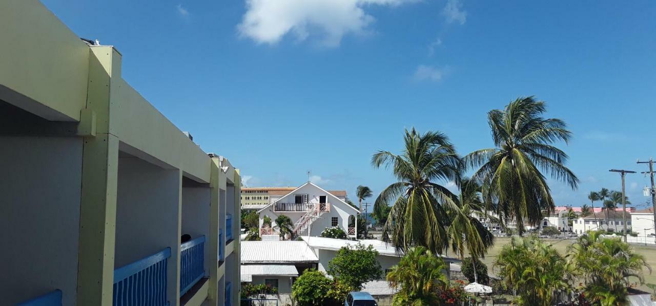 Carib Blue Apartments Oistins Eksteriør billede