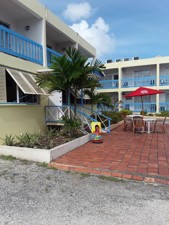 Carib Blue Apartments Oistins Eksteriør billede