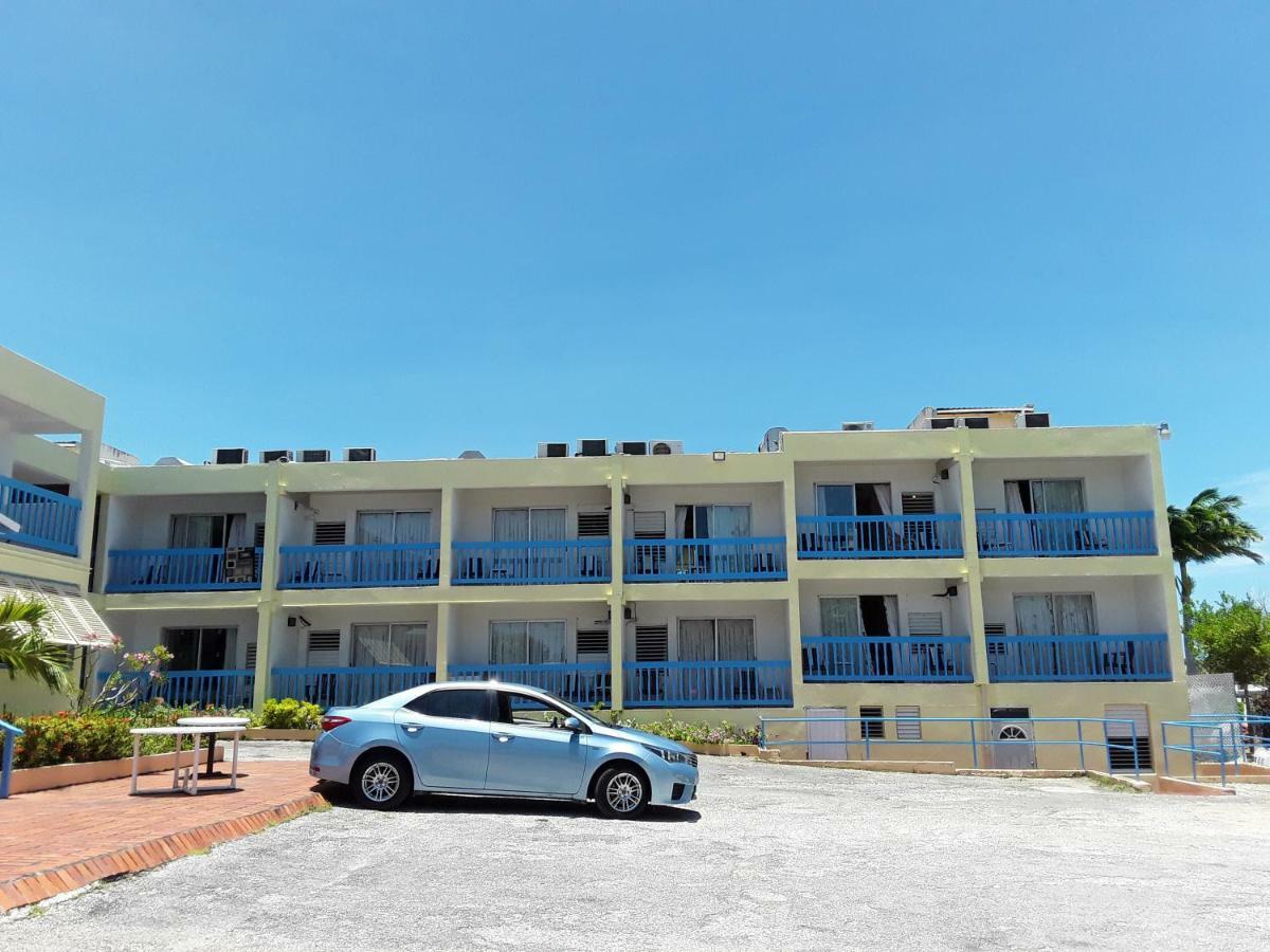 Carib Blue Apartments Oistins Eksteriør billede